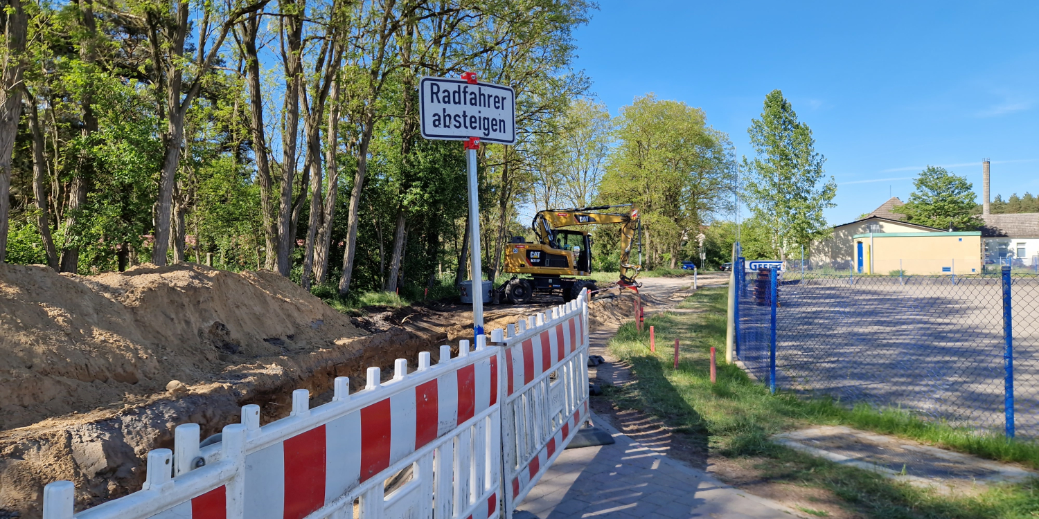 Radfahrer müssen absteigen Wesenberg 2024